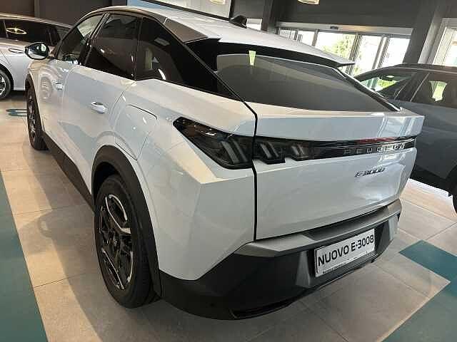 Peugeot e-3008 motore elettrico (73kWh) 210 CV Allure