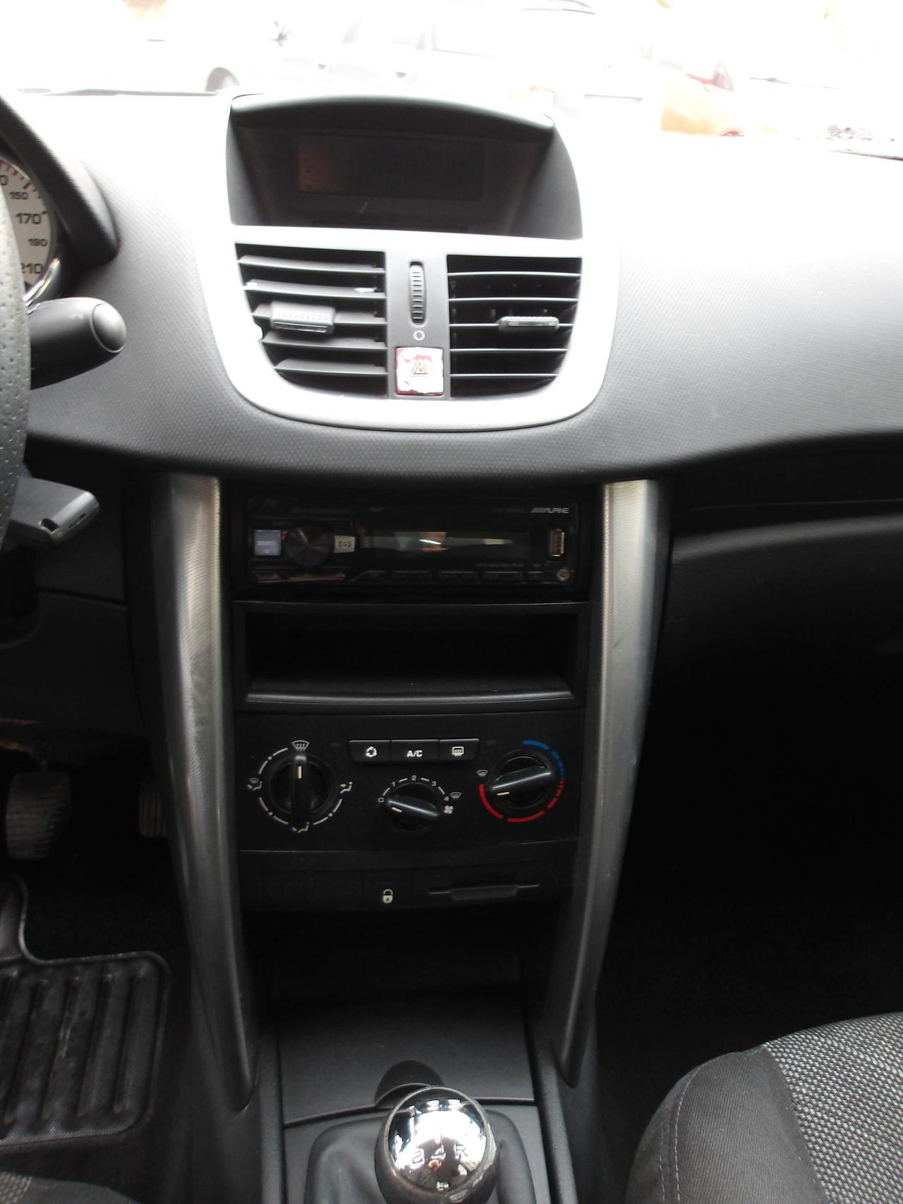 Peugeot 207 5 Porte 207 5p 1.6 hdi 16v XS