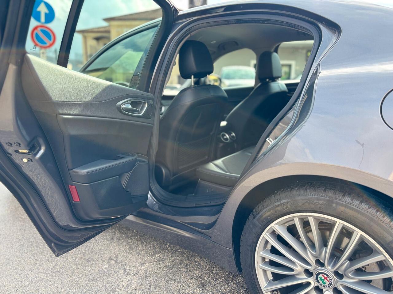 Alfa Romeo Giulia 2.2JTDM 180CV Executiv AUTOM NAVI XENON PELLE