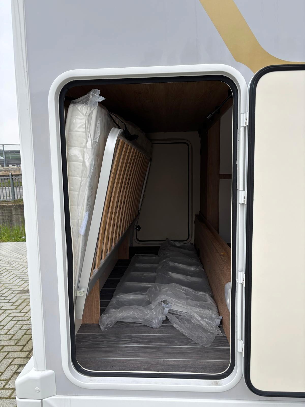 Ci International Horon 77 camper