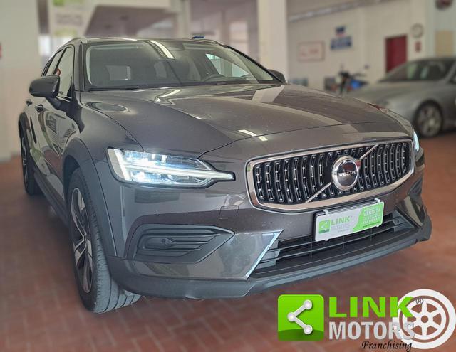 VOLVO V60 Cross Country 2.0 B4 D 211H 195 MHEV HYBRID PLUS AWD AUTOMATICA
