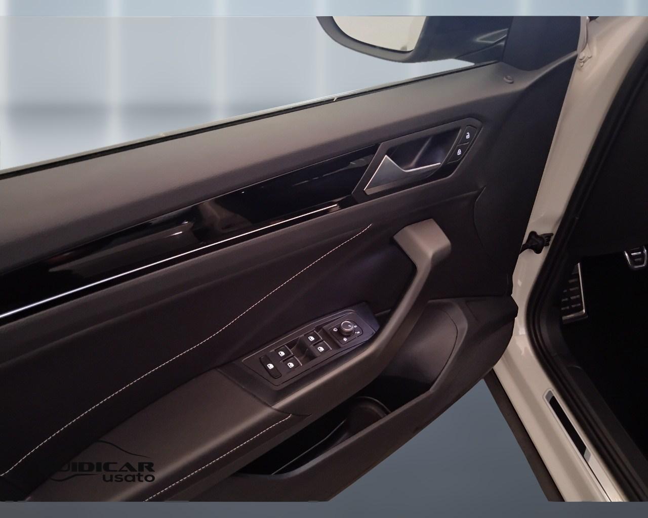 VOLKSWAGEN T-Roc I 2022 - T-Roc 1.0 tsi R-Line 110cv