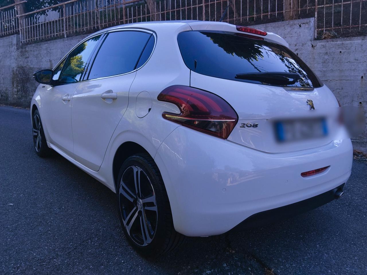Peugeot 208 BlueHDi 100 5 porte GT Line