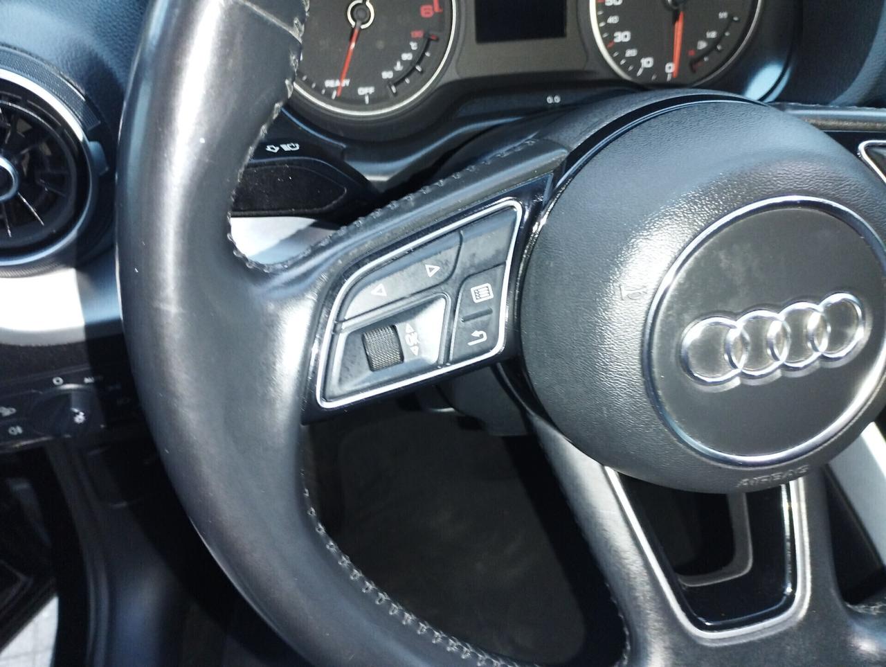 Audi Q2 30 TDI S tronic Identity Black