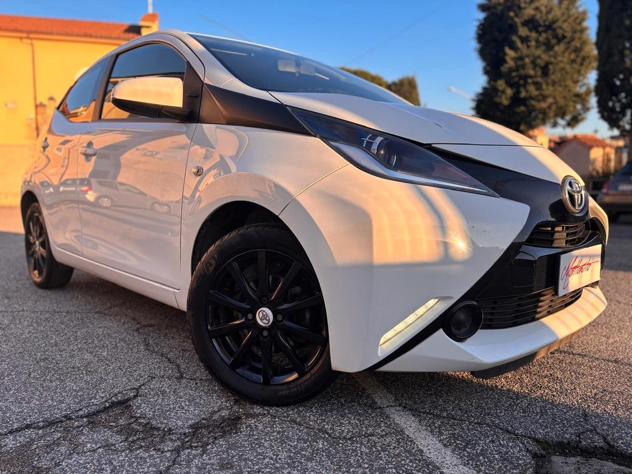 Toyota Aygo 1.0 VVT-i 69 CV 5 porte x-play *NEOPATENTATO*