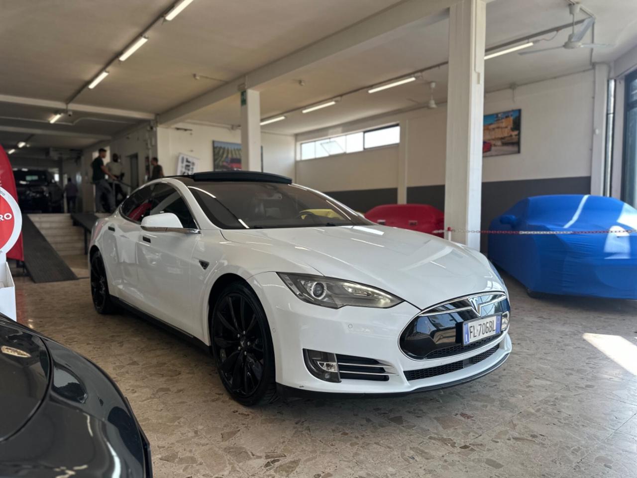 Tesla Model S 85kWh Dual Motor Performance ricariche gratuite