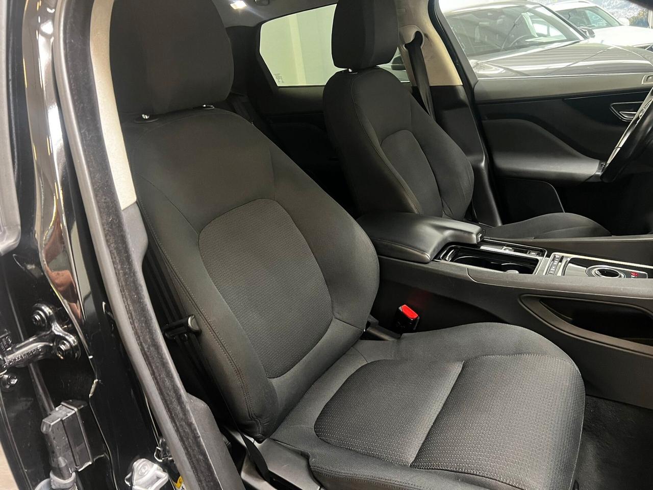 Jaguar F-Pace 2.0 D 180 CV AWD aut. Pure