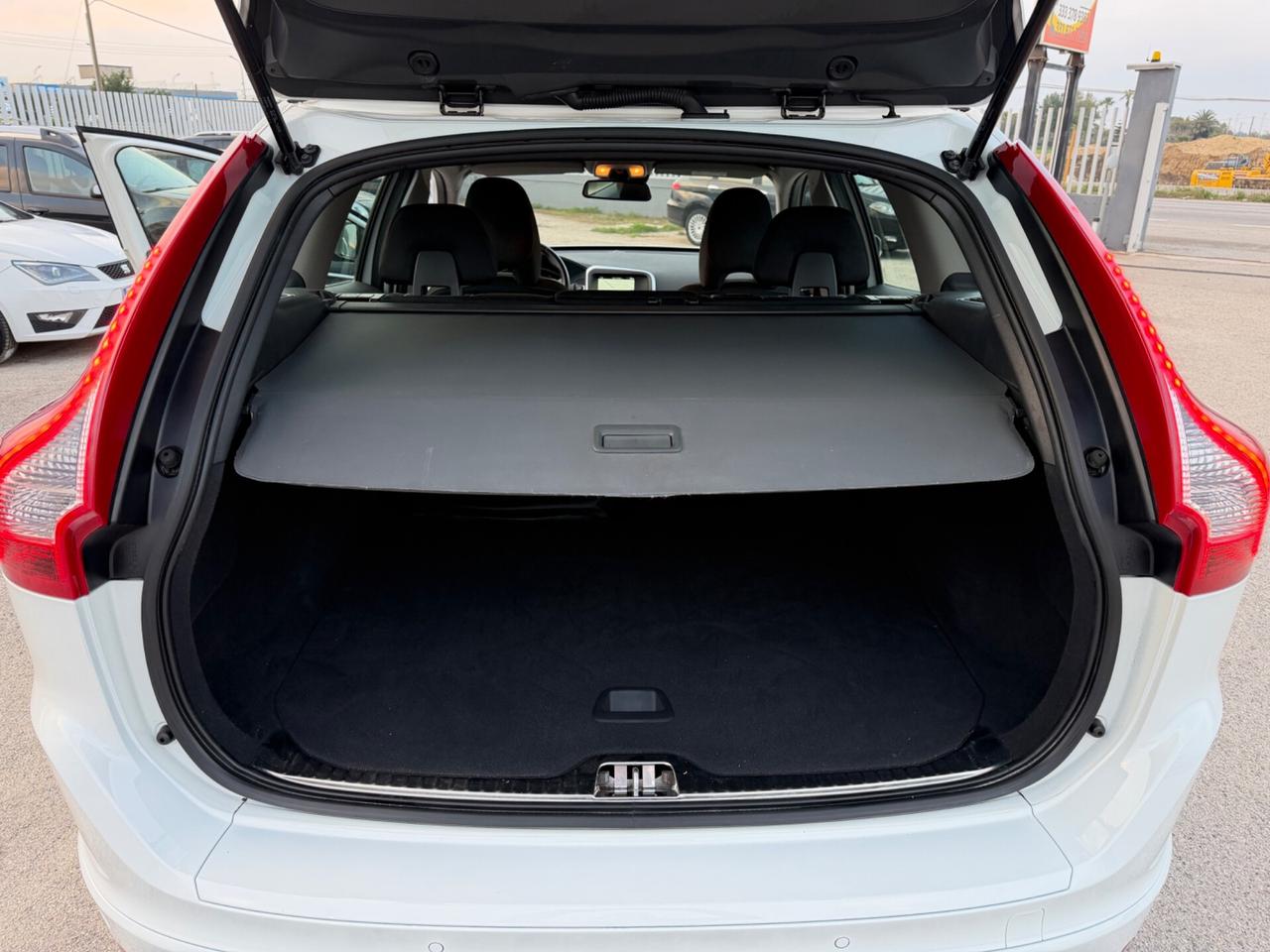 VOLVO XC60 2.0D D3 150CV GEARTRONIC FUL LED MY16