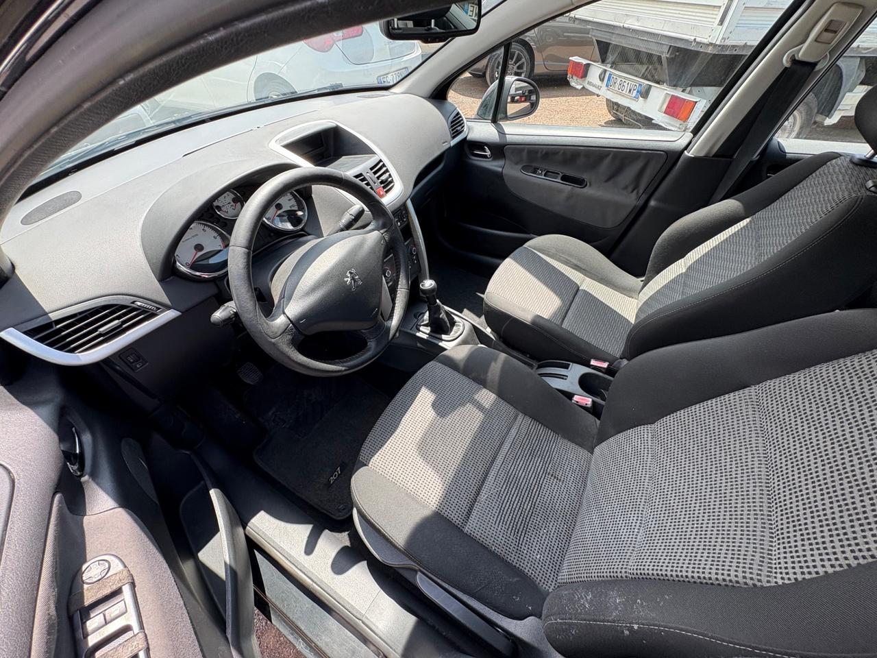 Peugeot 207 1.4 8V 75CV 5p. X Line