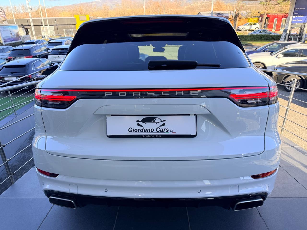 Porsche Cayenne 3.0 V6 white edition tetto apr