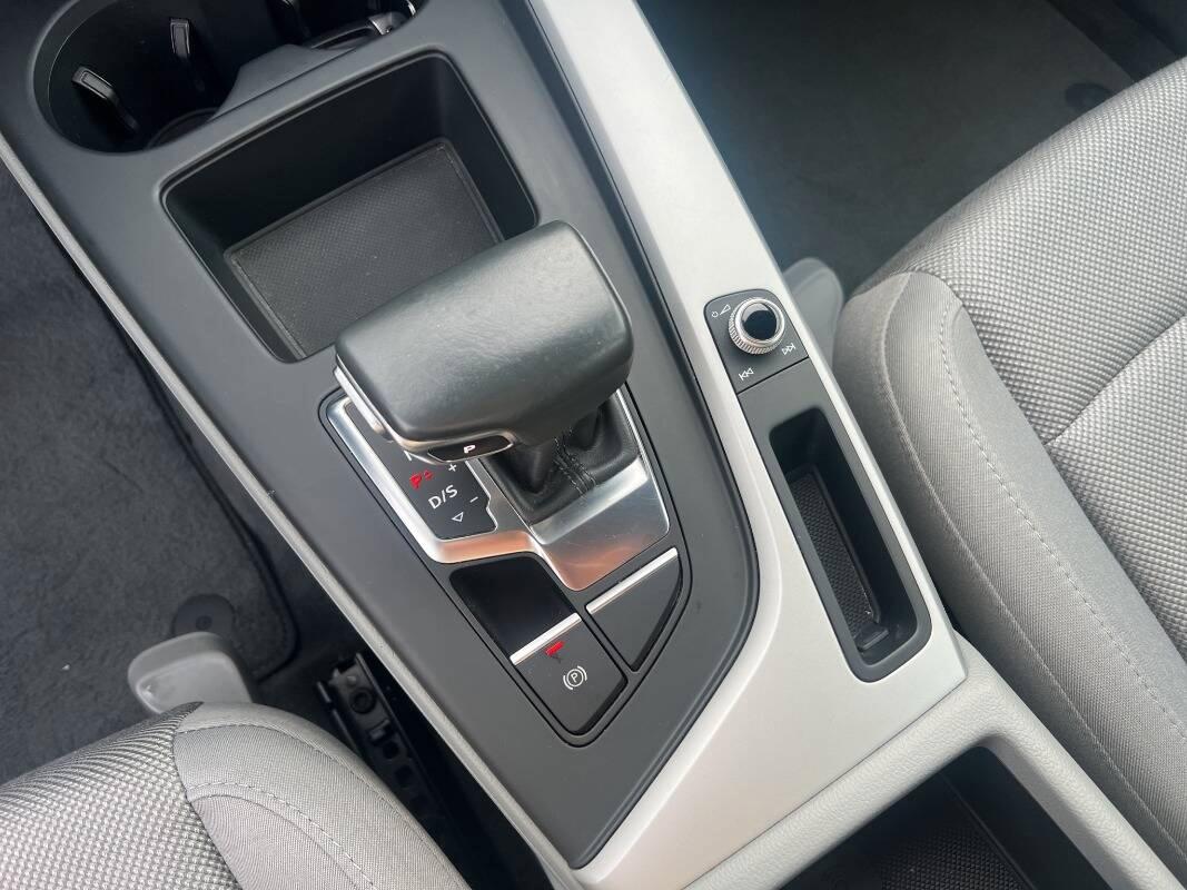 Audi A4 Avant 30 2.0 tdi mhev Business Advanced 136cv s-tronic