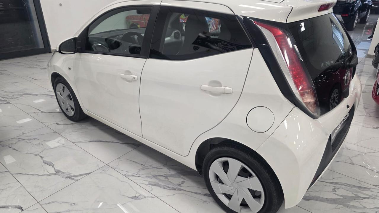 Toyota Aygo 1.0 VVT-i 69 CV 5 porte x-cool