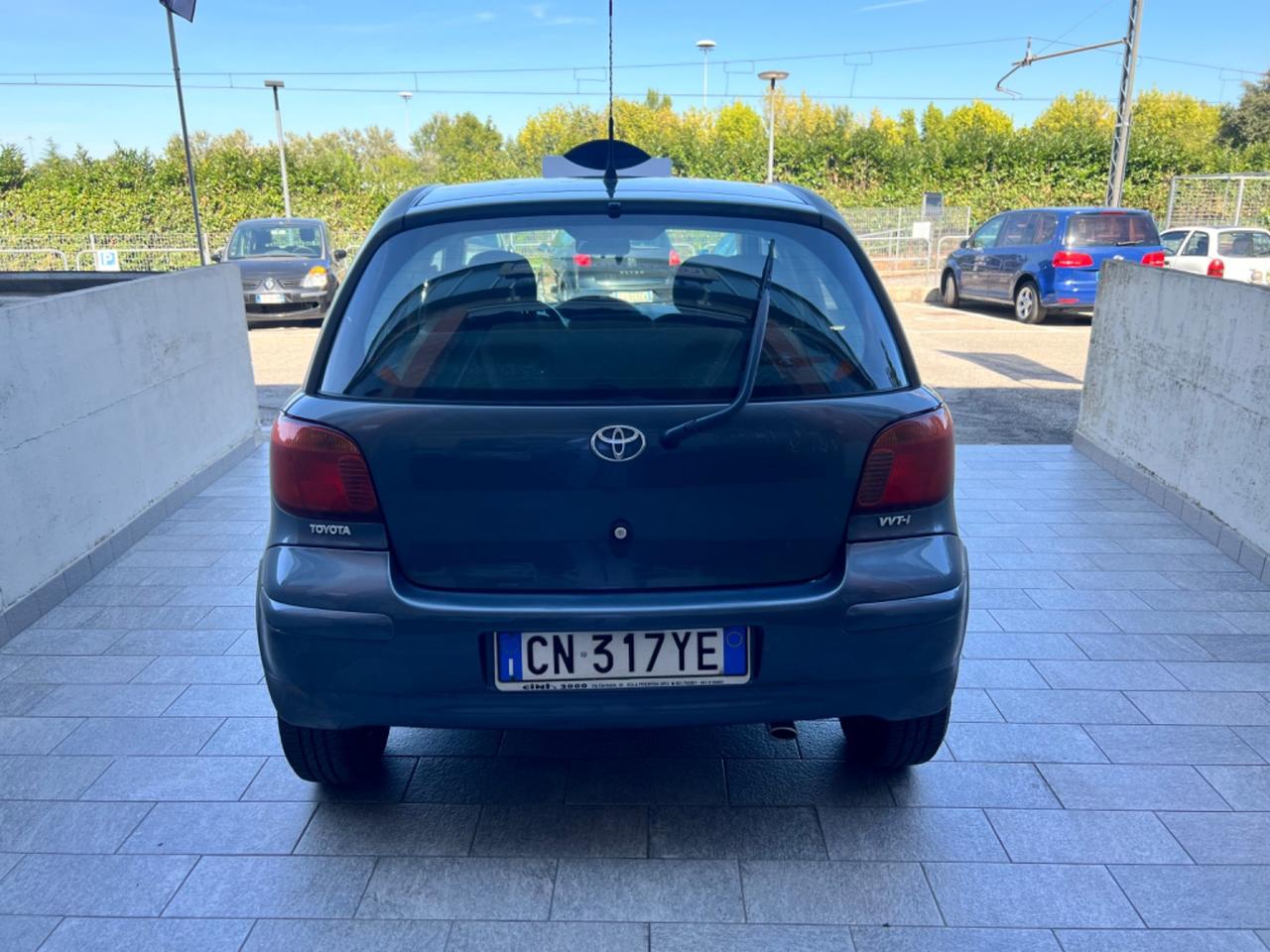 Toyota Yaris 1.3i 16V cat 5 porte Sol