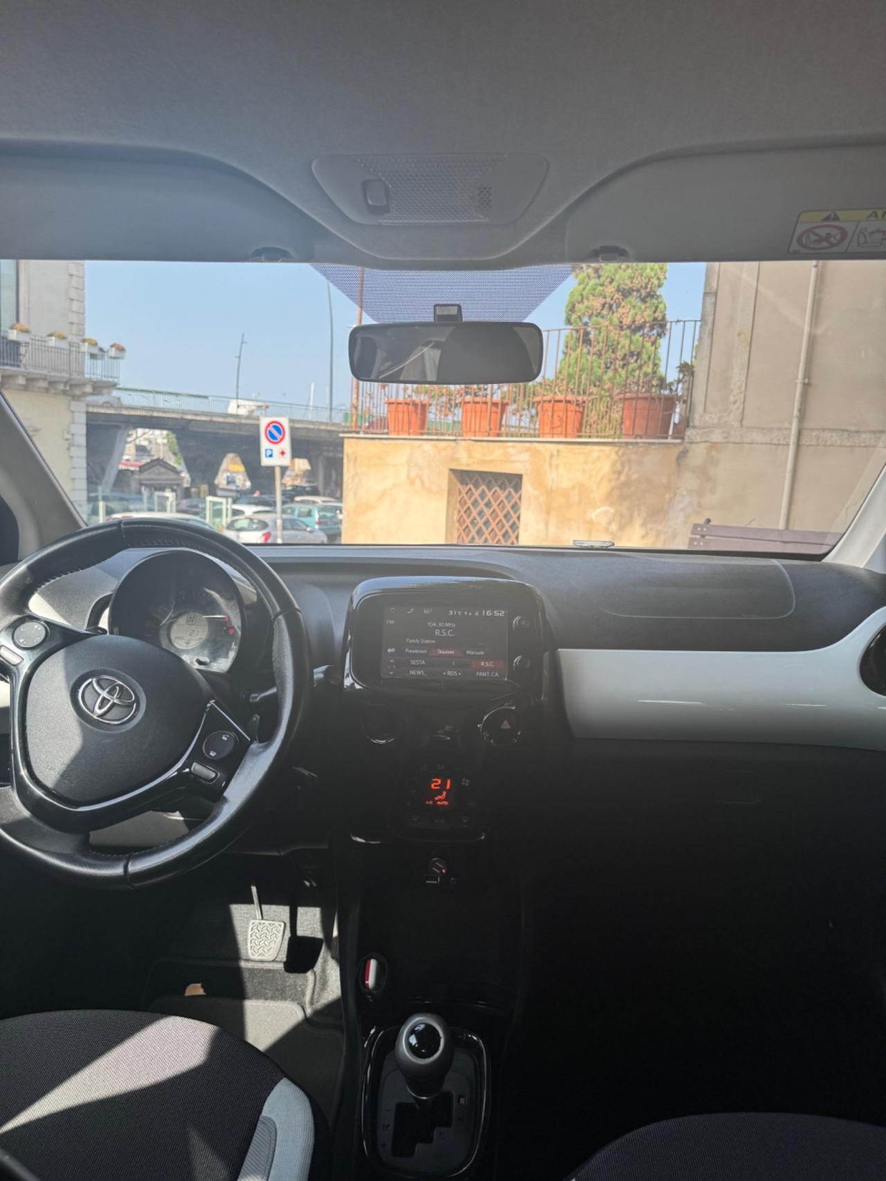 Toyota Aygo 1.0 VVT-i 69 CV 5 porte x-play MMT