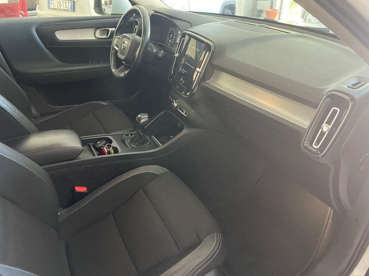 Volvo XC40 D3 Momentum “MANIACALE”