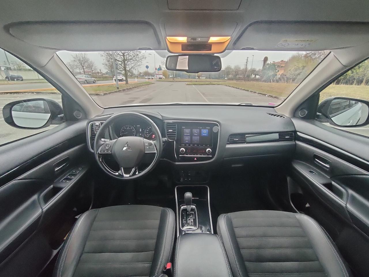 MITSUBISHI Outlander 2.0 CVT Intense 4w