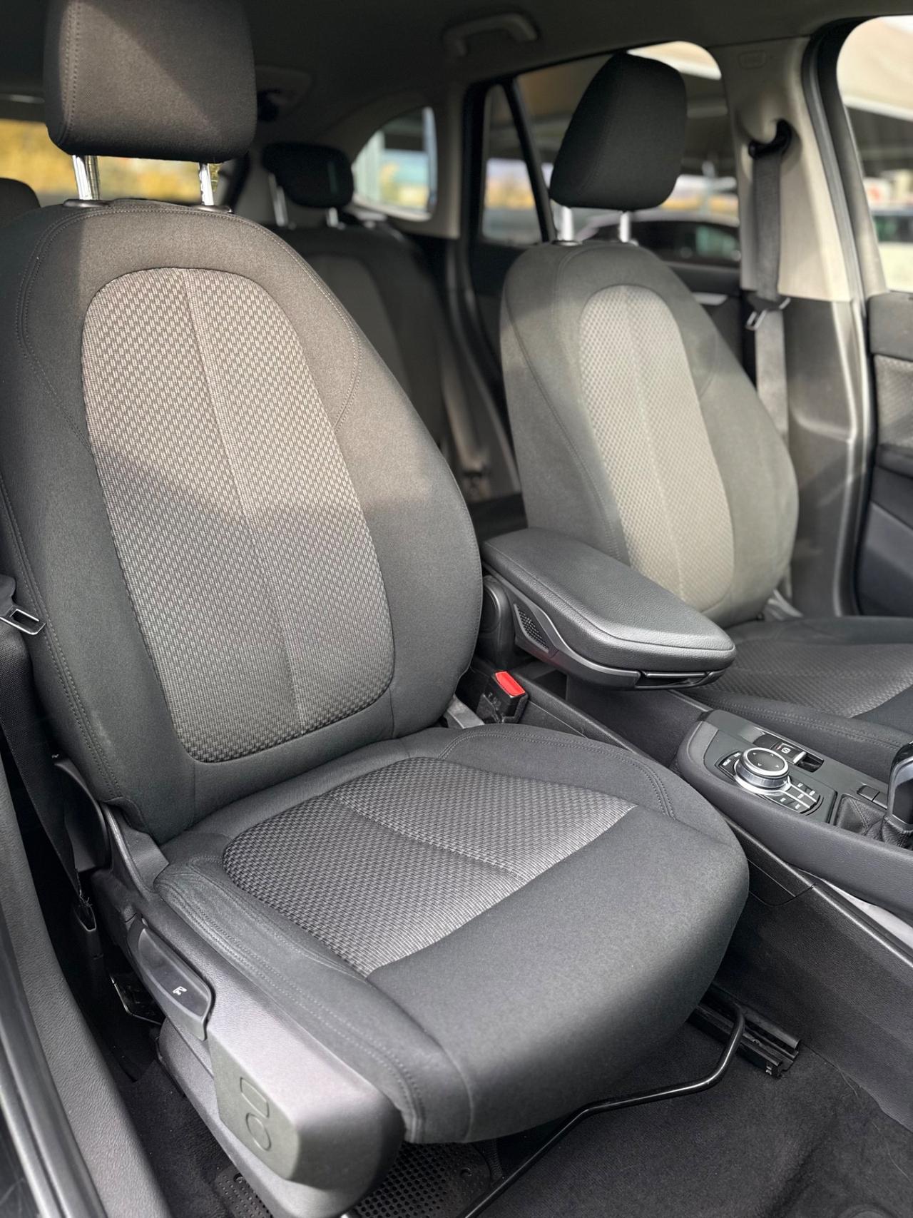 Bmw X1 sDrive18d xLine TOTAL BLACK