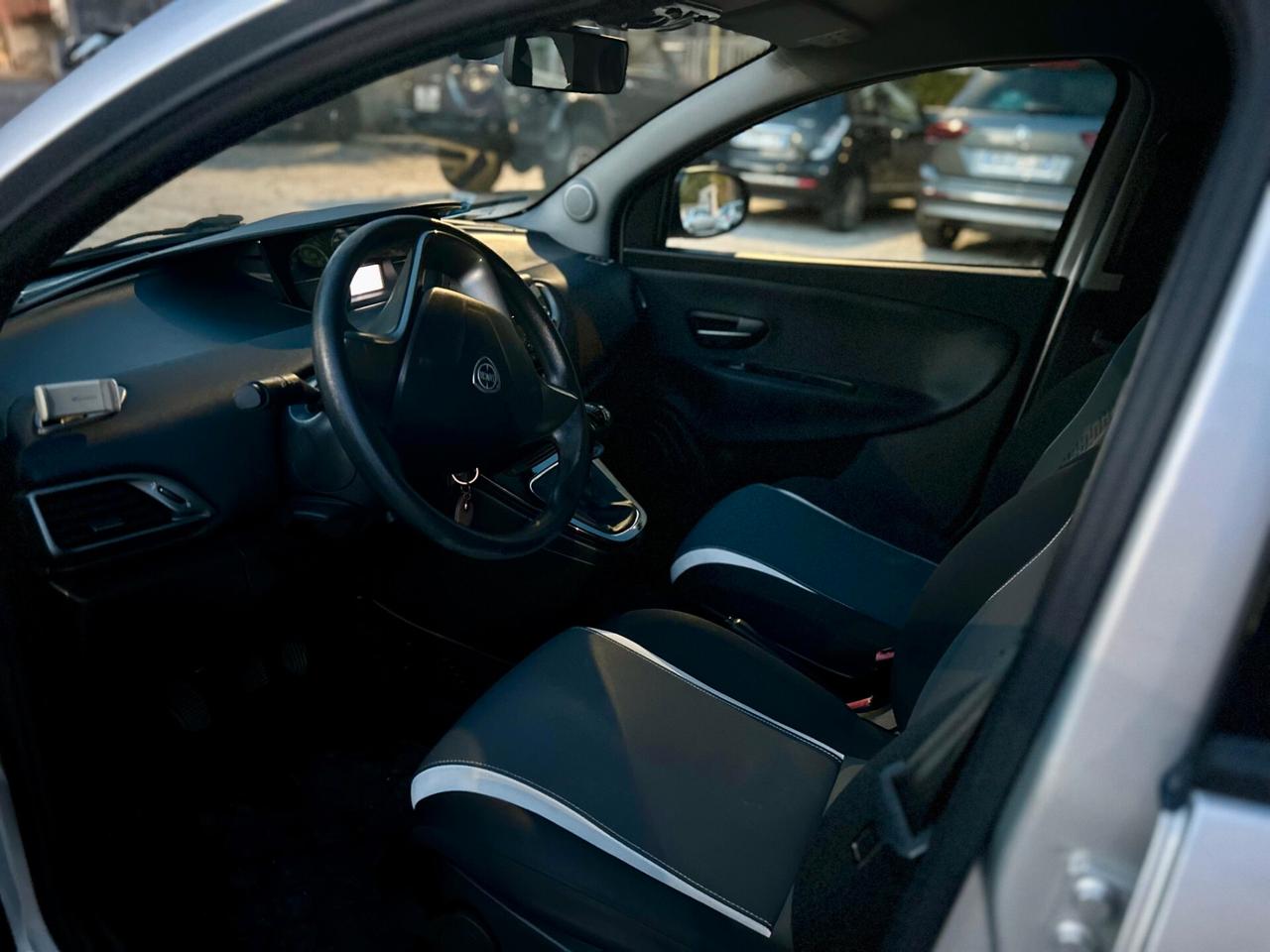 Lancia Ypsilon 0.9 TwinAir 85 CV 5 porte Metano Ecochic Elefantino