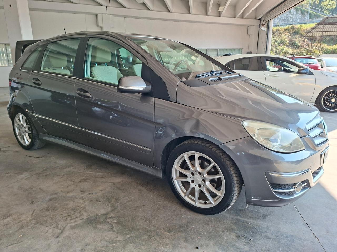 Mercedes-Benz B 200 CAMBIO AUTOMATICO / DA NEOPATENTATI