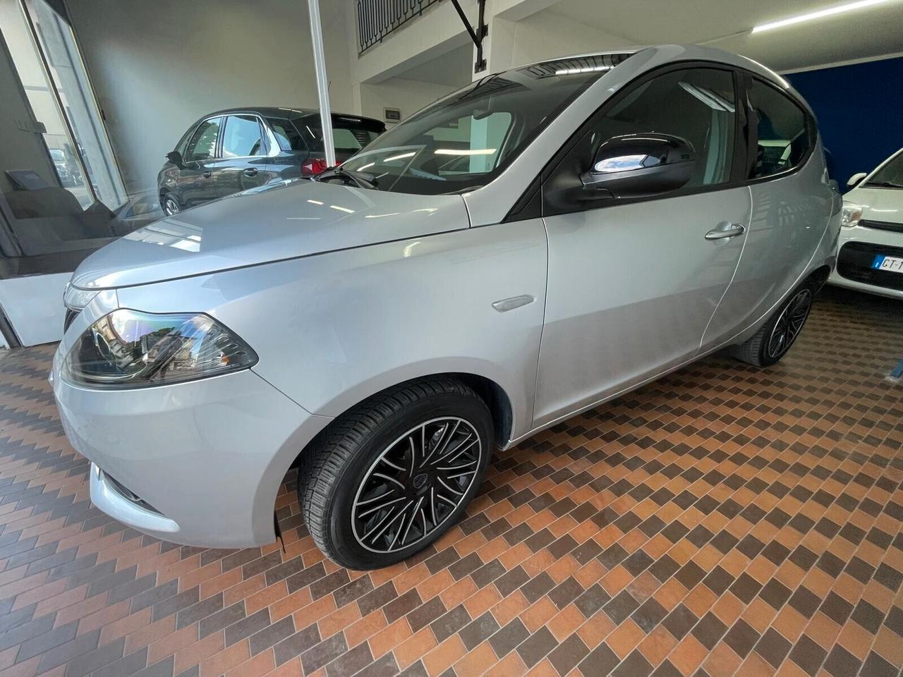 Lancia Ypsilon 1.0 FireFly 5 porte S&S Hybrid Ecochic Gold