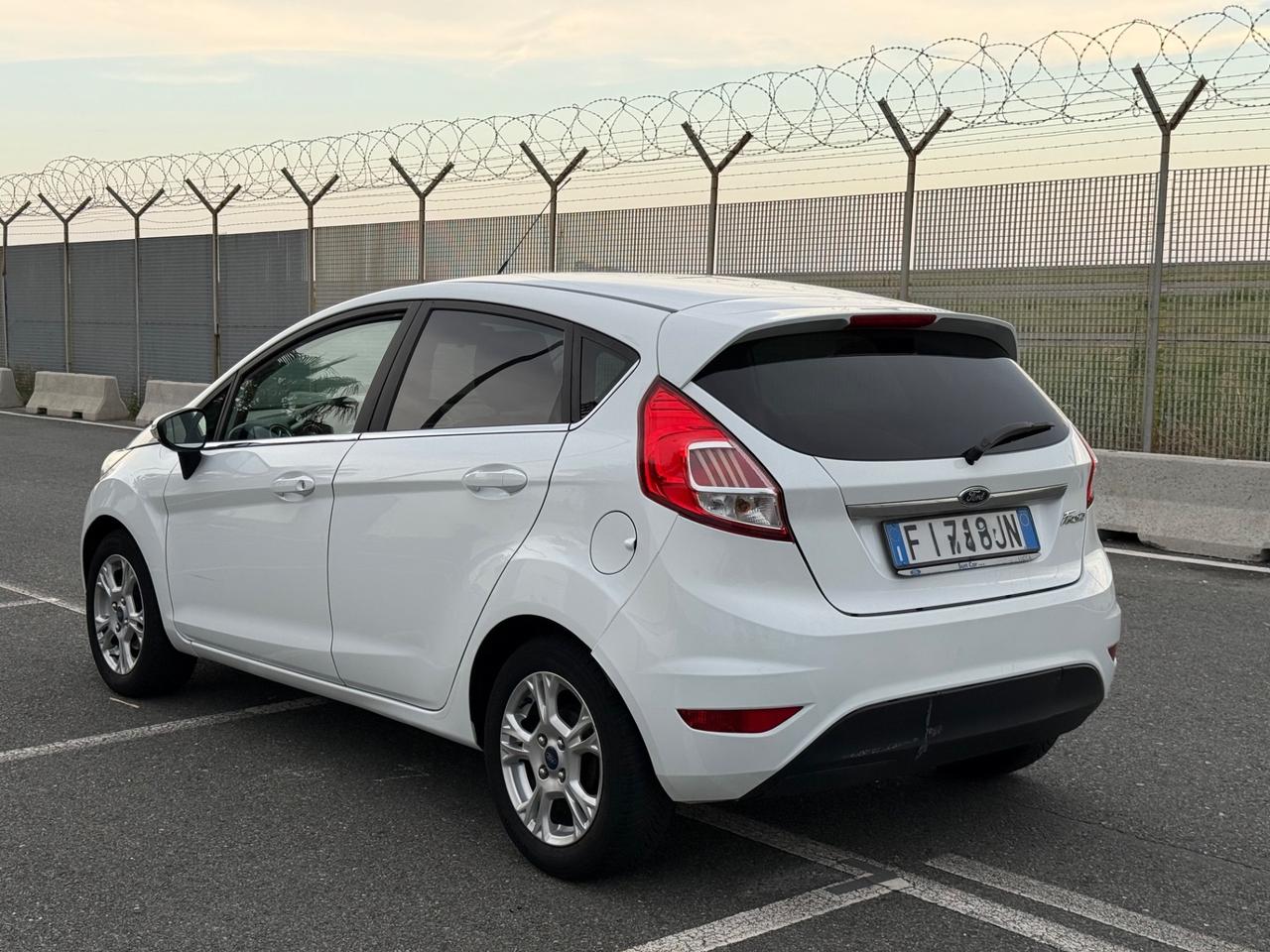 Ford Fiesta 1.5 TDCi 75CV - TITANIUM-FULL