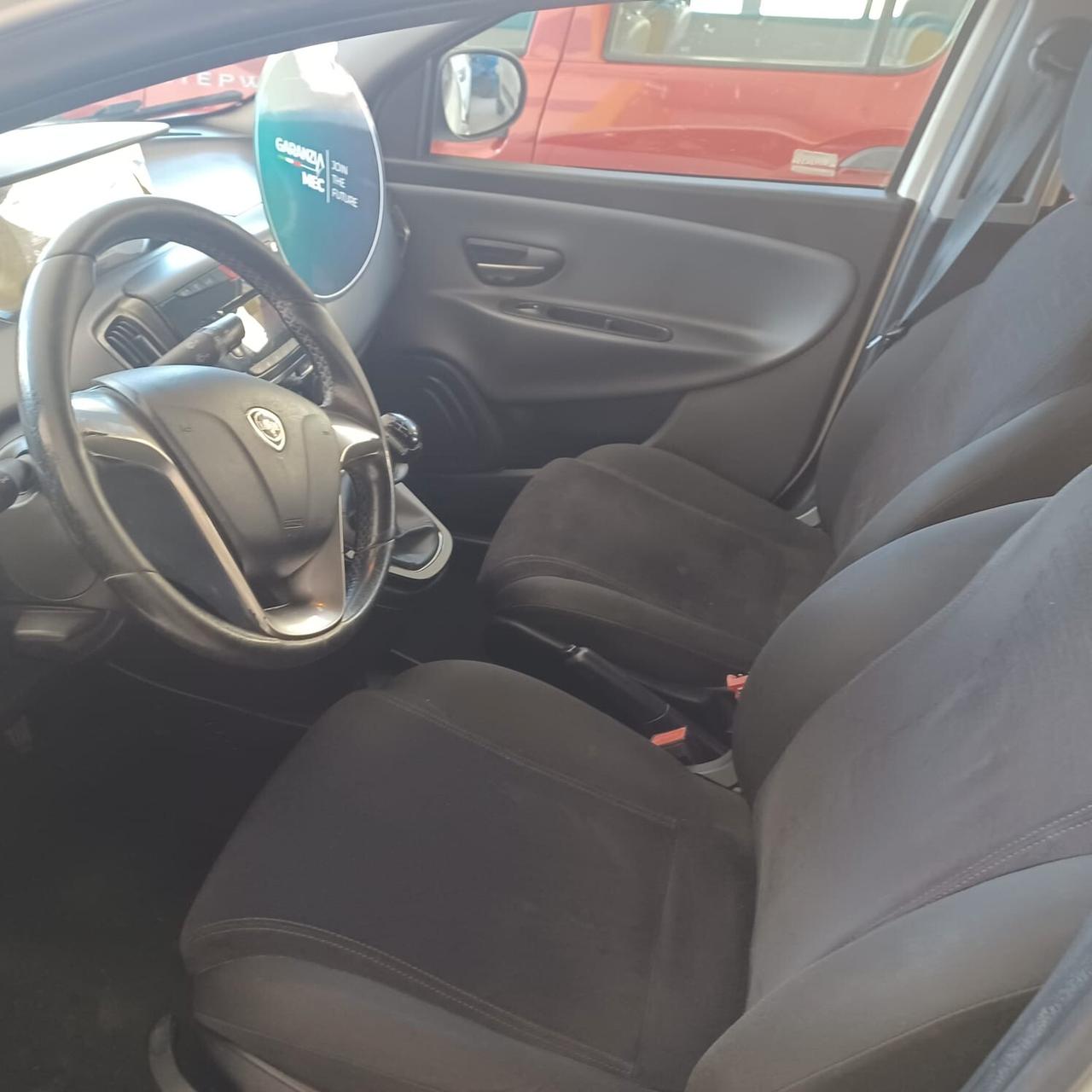 NEOPATENTATI LANCIA YPSILON 1.2 OTTIMO STATO