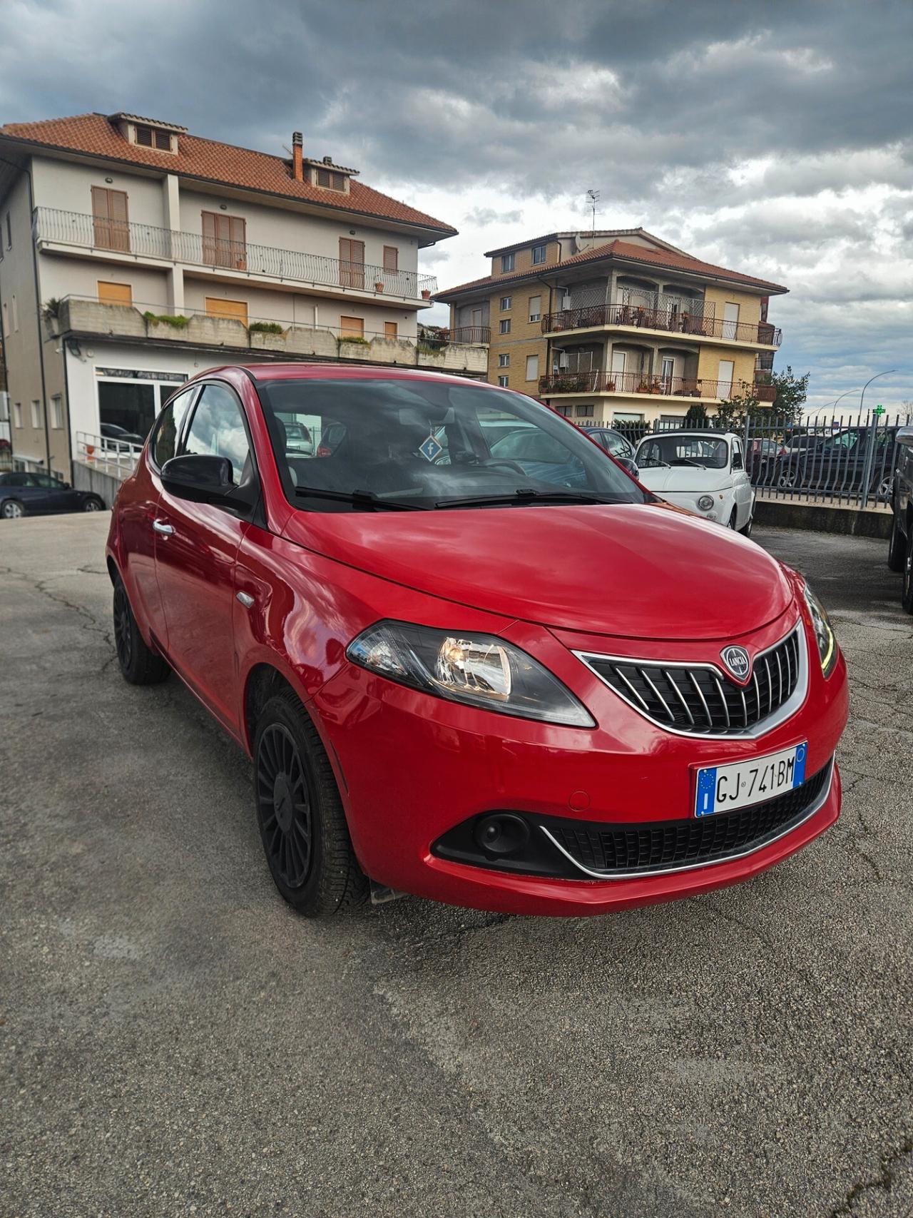 Lancia Ypsilon 1.0 FireFly 5 porte S&S Hybrid Silver