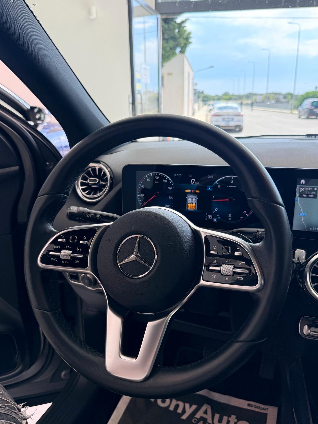 Mercedes-benz GLA 200 d Premium auto AMG TETTO APRIBILE,LUCI SOFFUSE,TELECAMERA,APPLE CARPLAY,SEDILI RISCALDABILI,VIRTUAL