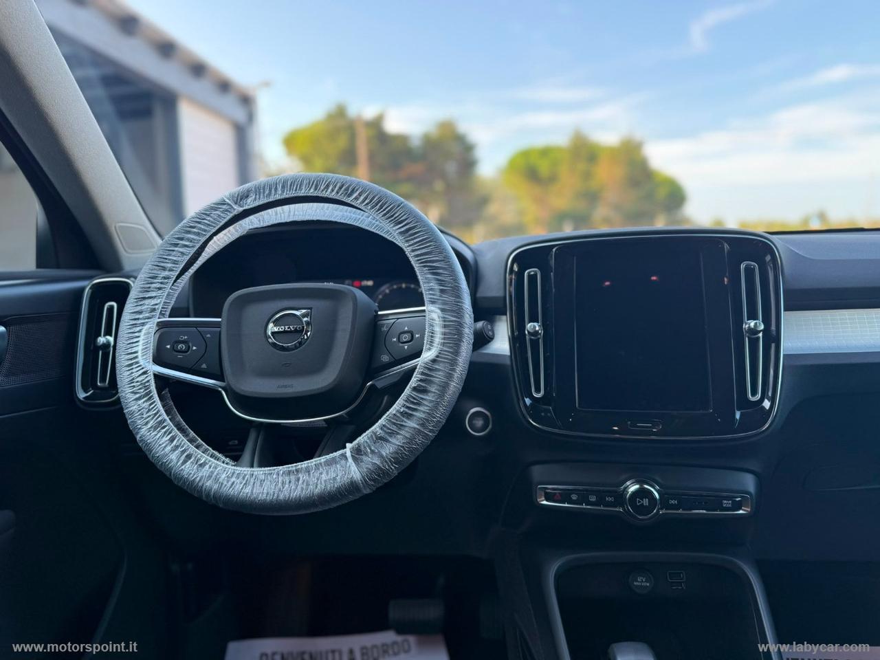 VOLVO XC40 T2 Geartronic Momentum Pro