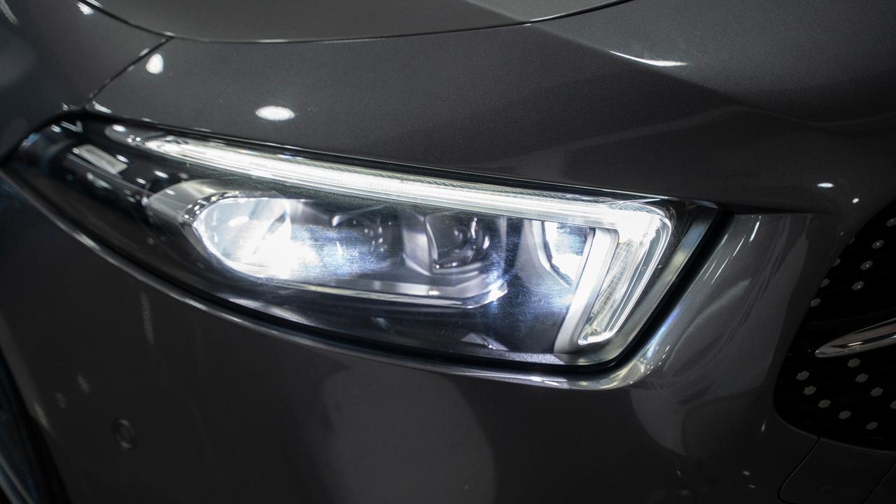 Mercedes-benz A 180 D PREMIUM PLUS AMG TETTO PACK LUCI MULTIBEAM FULL OPTIONAL