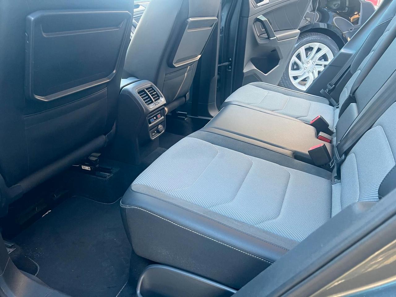 VW TIGUAN 2.0 TDI SCR DSG AD. BlueM. Techn. R-LINE PACK