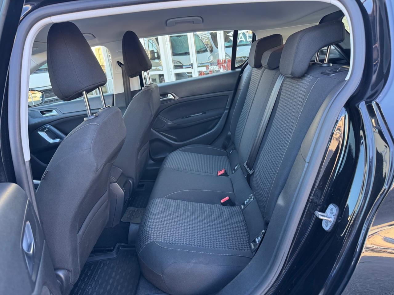 Peugeot 308 BlueHDi 130 S&S Business