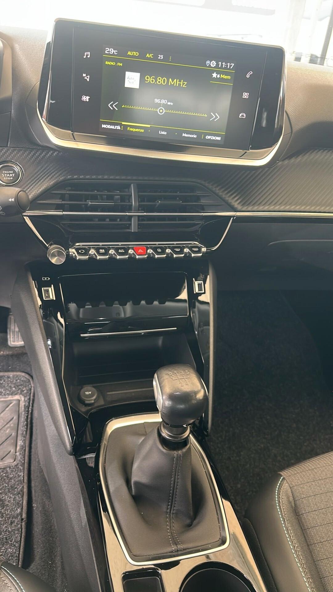 PEUGEOT 2008 2022 1,5 DIESEL