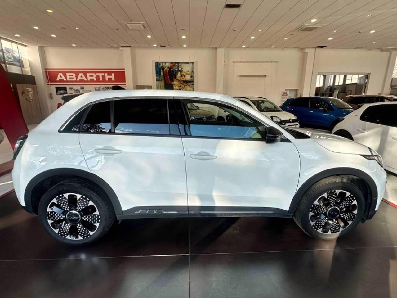 FIAT 600 IV 2023 - 600 1.2 hybrid La Prima 110cv auto