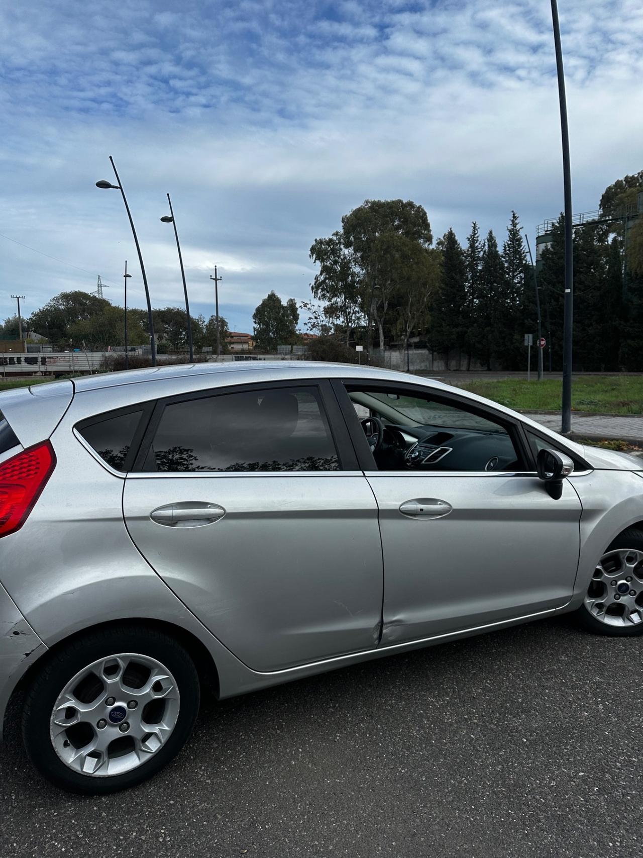 Ford Fiesta Ikon 1.4 5 porte Bz.- GPL