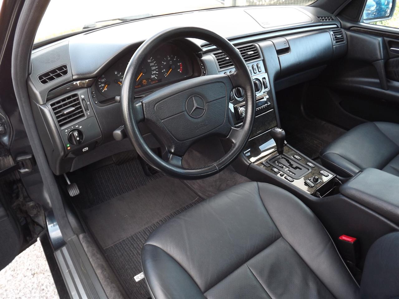 Mercedes-benz E 300 turbodiesel cat Avantgarde ASI