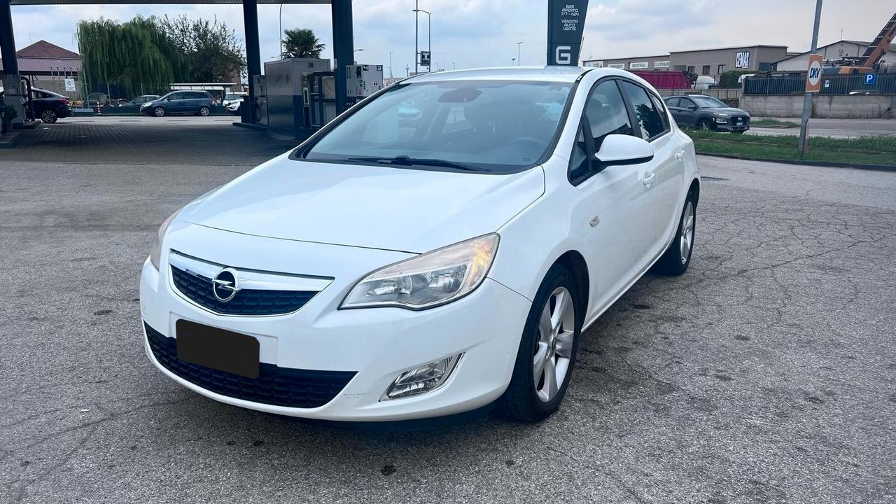 Opel Astra 1.4 100CV Sports Tourer Cosmo