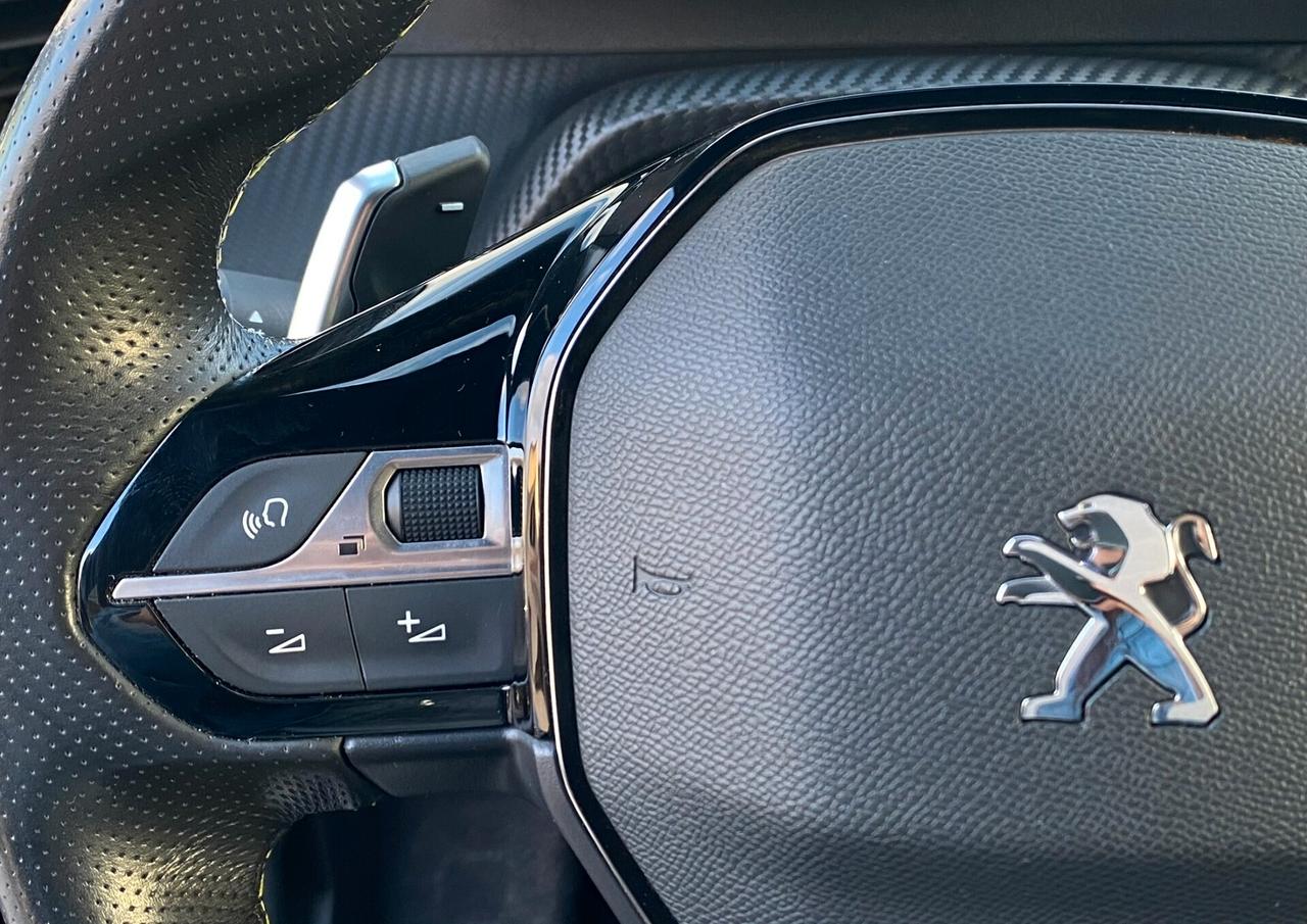 Peugeot 2008 GT Pack 1.5 bluehdi 130CV