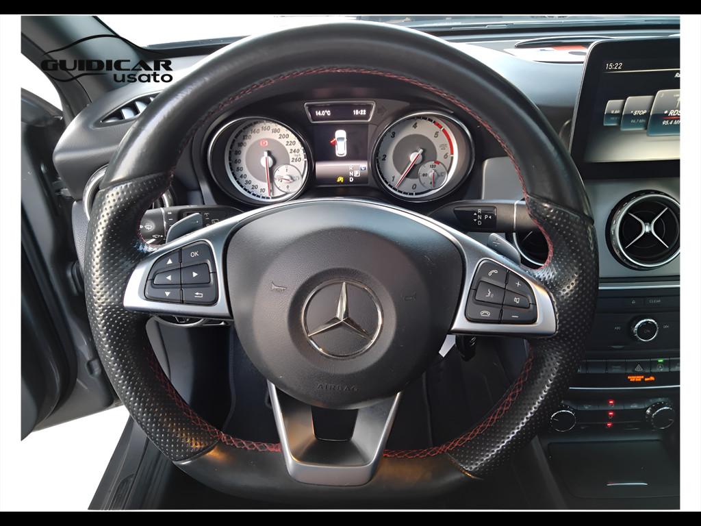 Mercedes-Benz GLA-X156 2014 - GLA 220 d Premium 4matic 177cv auto