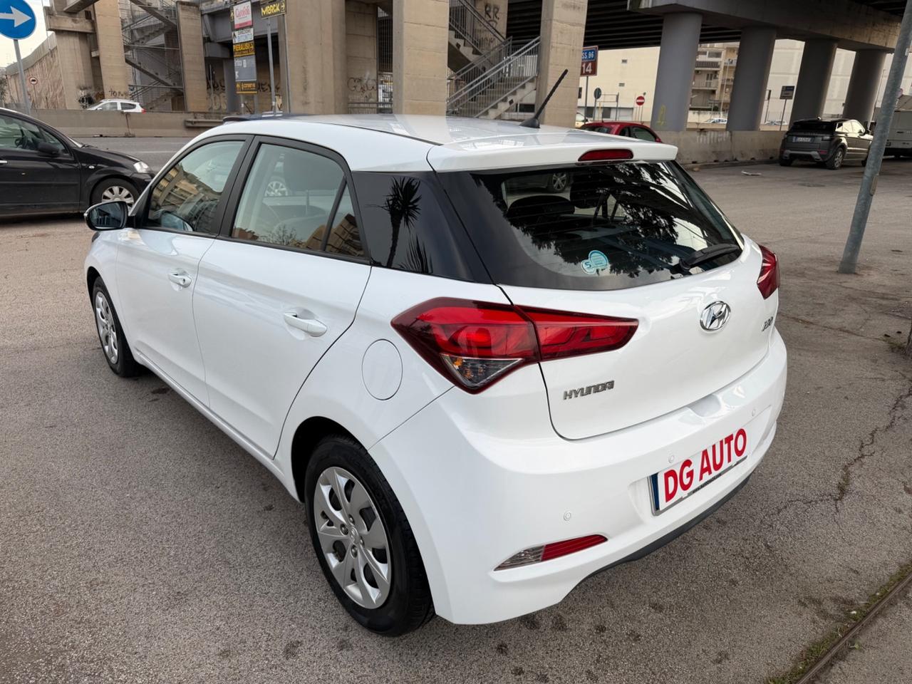 Hyundai i20 1.1 CRDi 75 cv 2015 114.000 km
