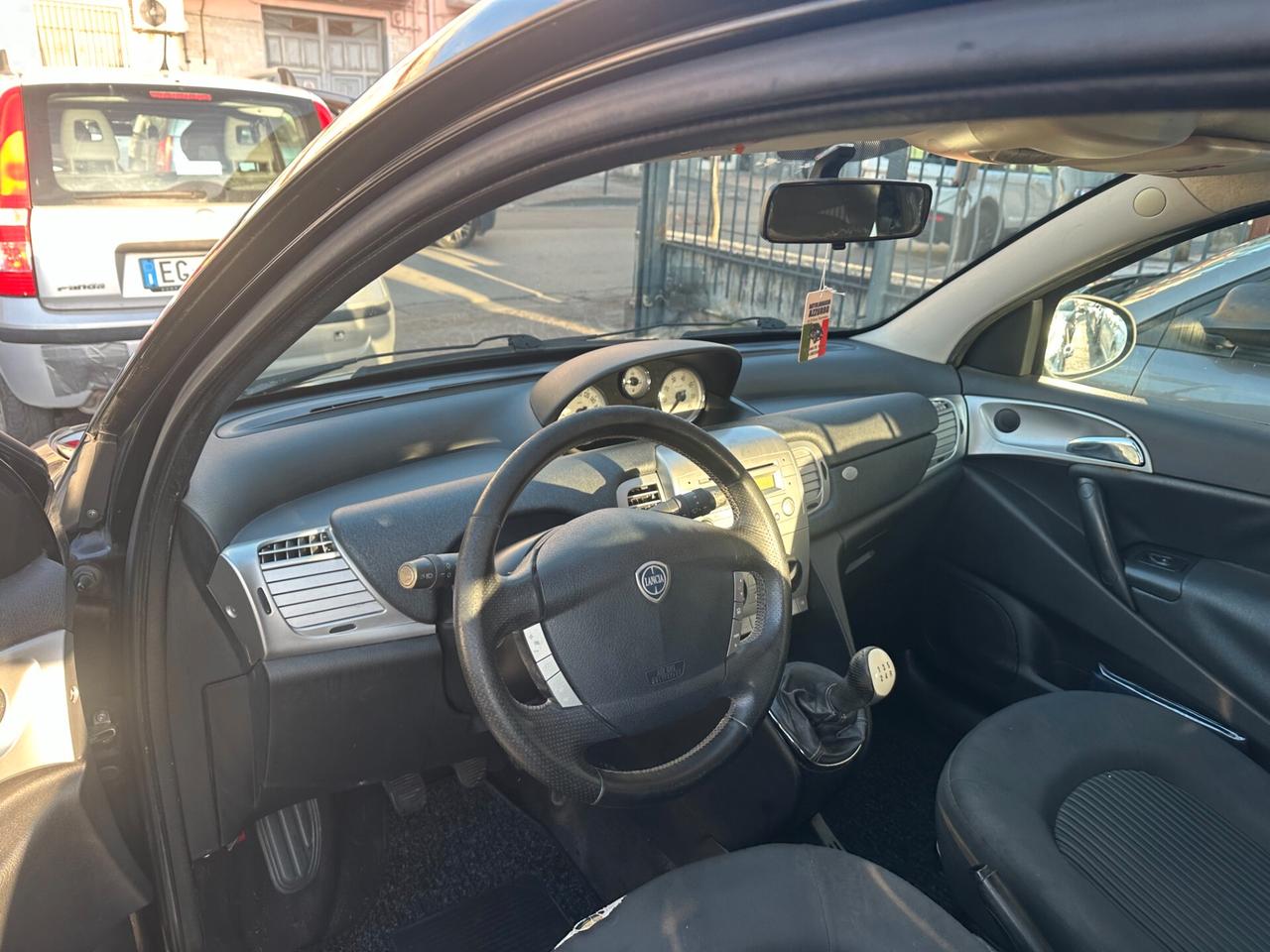 Lancia Ypsilon 1.3 MJT 75 CV Argento