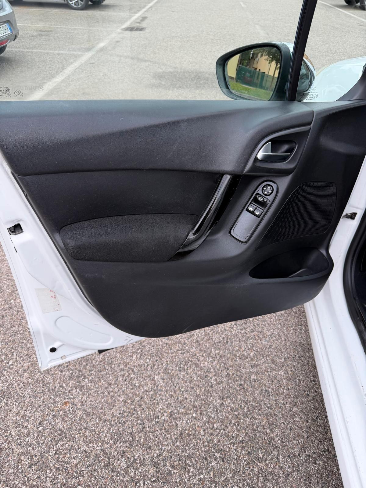 Citroen C3 1.2 - NEOPATENTATI - 12 MESI DI GARANZIA -