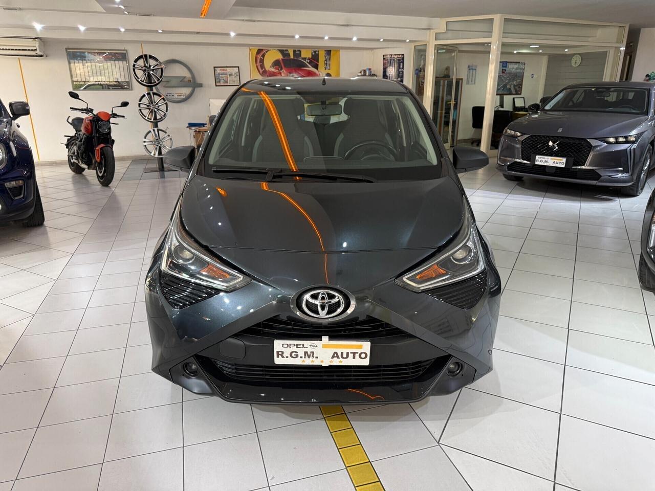 Toyota Aygo 1.0 VVT-i 72 CV 5 porte x-play MMT