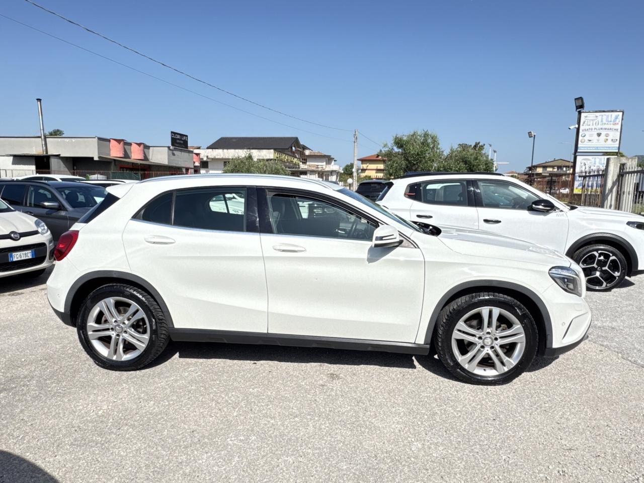MERCEDES-BENZ GLA 200CDI PREMIUM PER NEOPATENTATI
