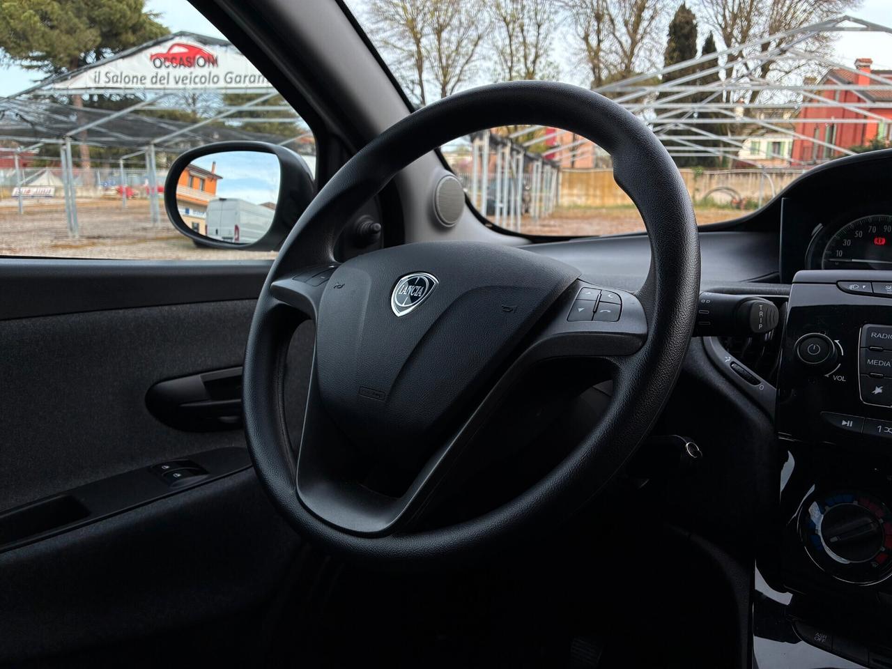 Lancia Ypsilon 1.0 FireFly Hybrid Silver