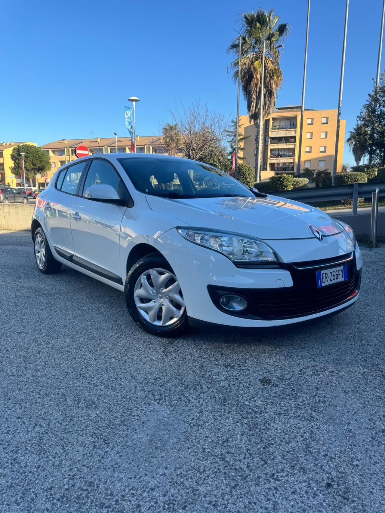 Renault Megane Mégane C-C 1.5 dCi 110CV Wave Edition