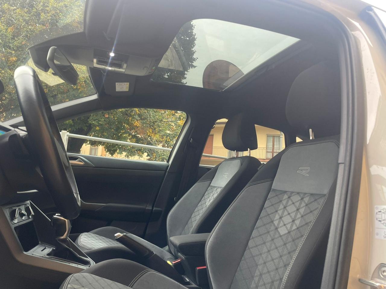 Volkswagen Taigo 1.0 TSI 110 CV DSG R-Line + Tetto