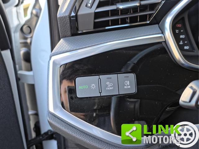 AUDI Q3 35 TDI S tronic Identity Black Business Advantage