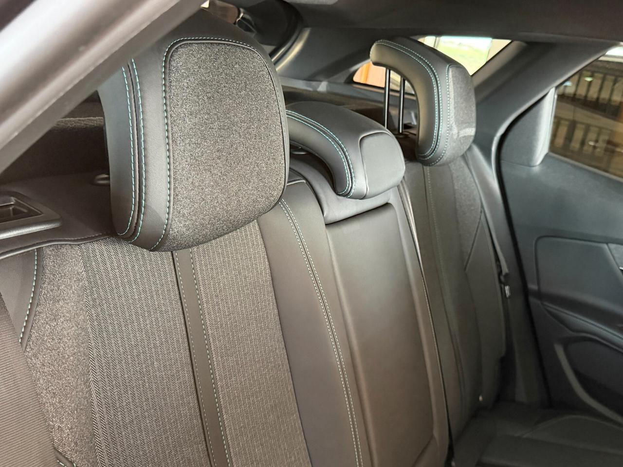 Peugeot 3008 1.5 BLUEHDI 130 cv. Eat8 ALLURE (Nav)