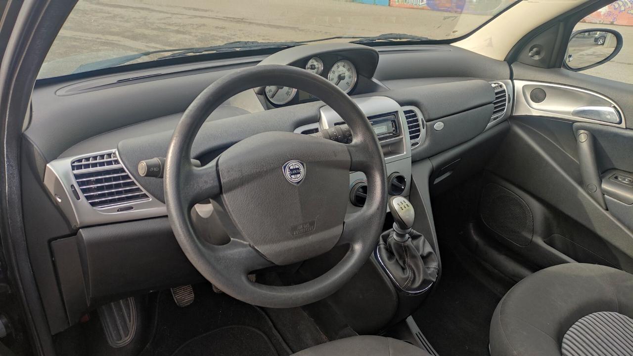 Lancia Ypsilon 1.2 bz 69CV NEOPATENTATAI - 2011